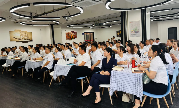“食”刻守護(hù)，安全相伴！華逸府食品安全及營(yíng)養(yǎng)健康知識(shí)專(zhuān)項(xiàng)培訓(xùn)